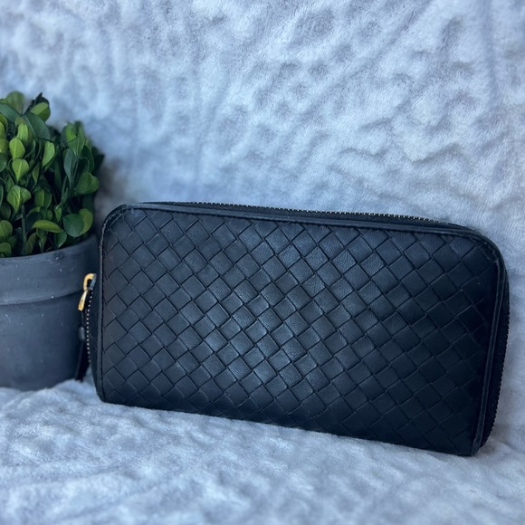 Bottega Veneta Black Long Zip Around Wallet with Pink Interior - Picture 7 of 12